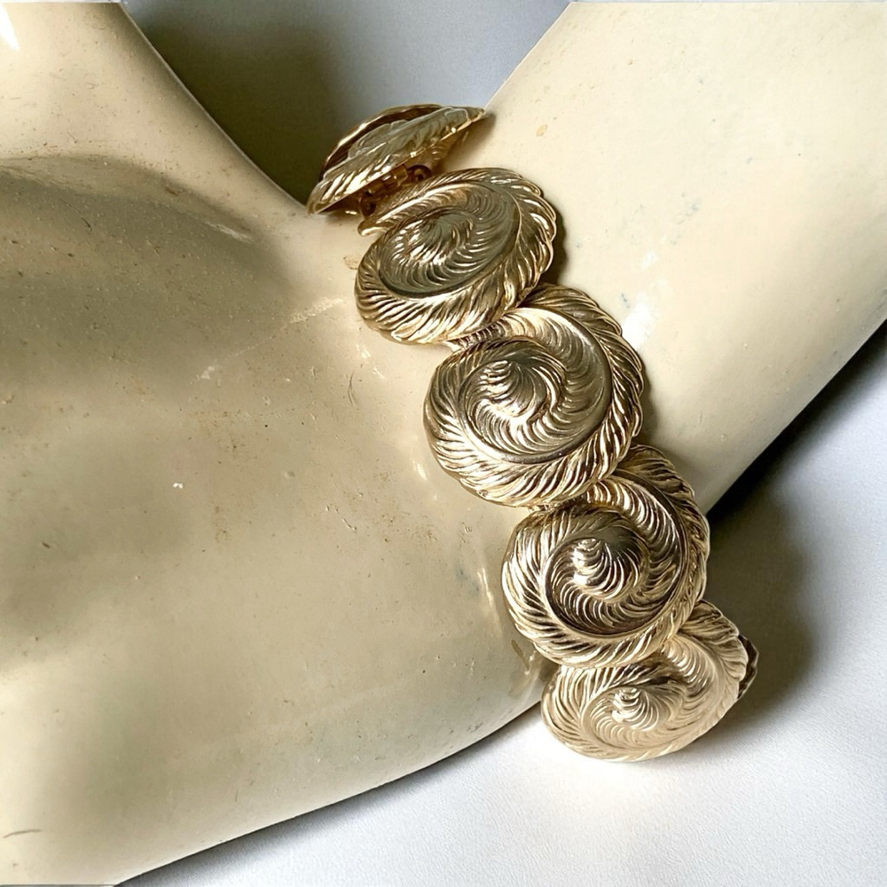 Vintage Goldtone Domed Feather Plume Fern Runway Statement Link Bracelet. - Picture 5 of 8
